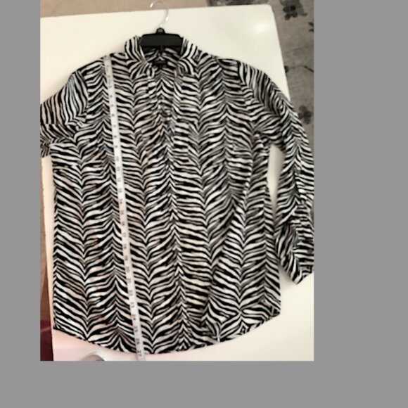 Talbots - Classic Zebra/Animal print long-sleeved Shirt, Size 10 - Picture 2 of 11